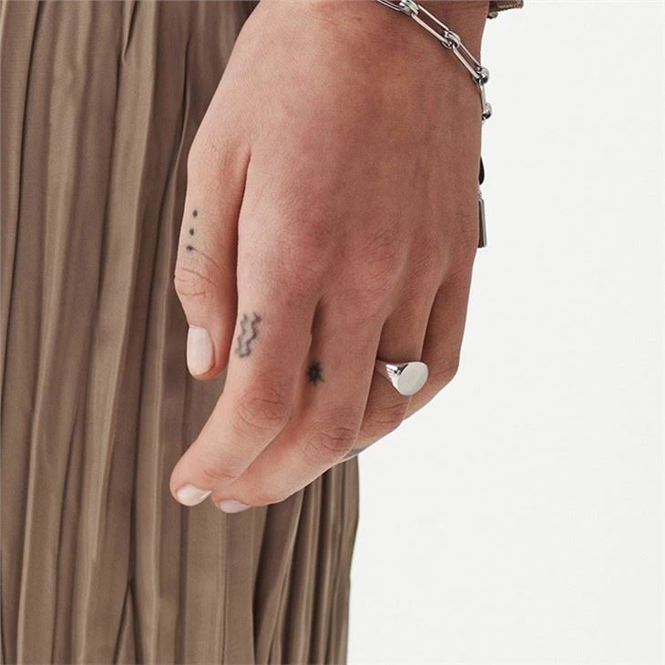engraved signet ring womens