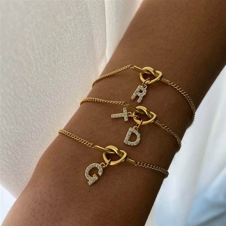 Bokstavsknut Kedjearmband